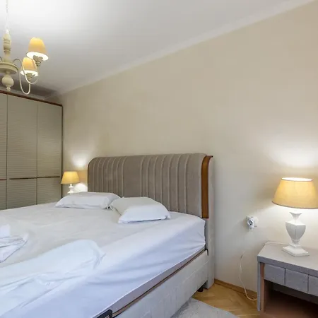 Spacious 2br With Garage In Chataldzha Apartmán