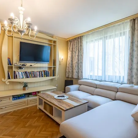 Spacious 2br With Garage In Chataldzha Apartmán