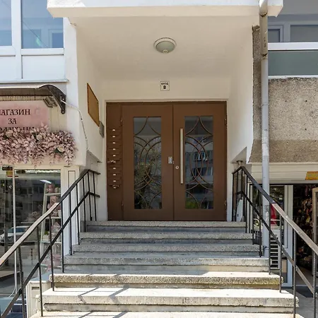 Apartmán Spacious 2br With Garage In Chataldzha Varna