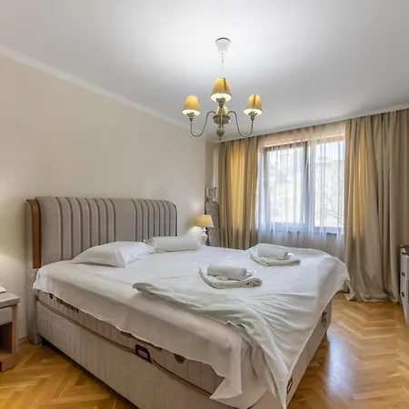 Spacious 2br With Garage In Chataldzha Apartmán