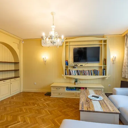 Spacious 2br With Garage In Chataldzha Varna